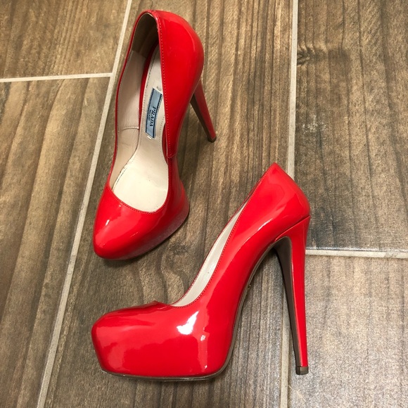 Prada Fiery Red Vernice Hidden Platform Pump 4 34 - Picture 2 of 8